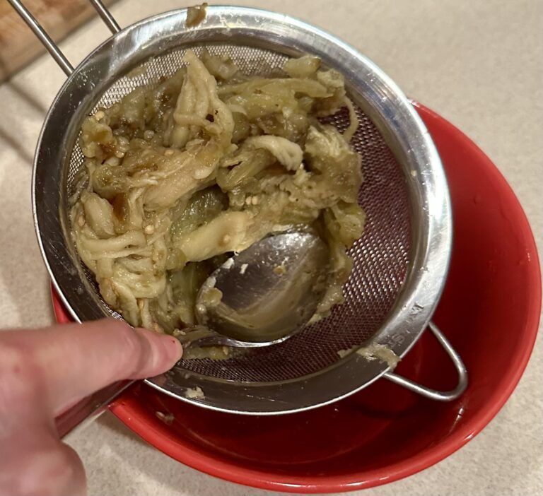 Removing the excess of water from the eggplant