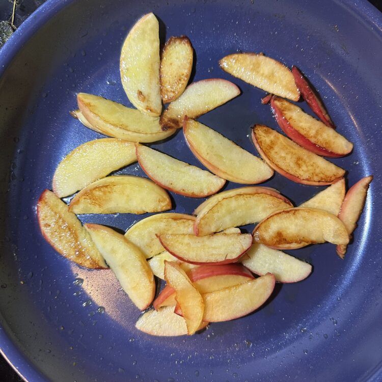 Sautee apples