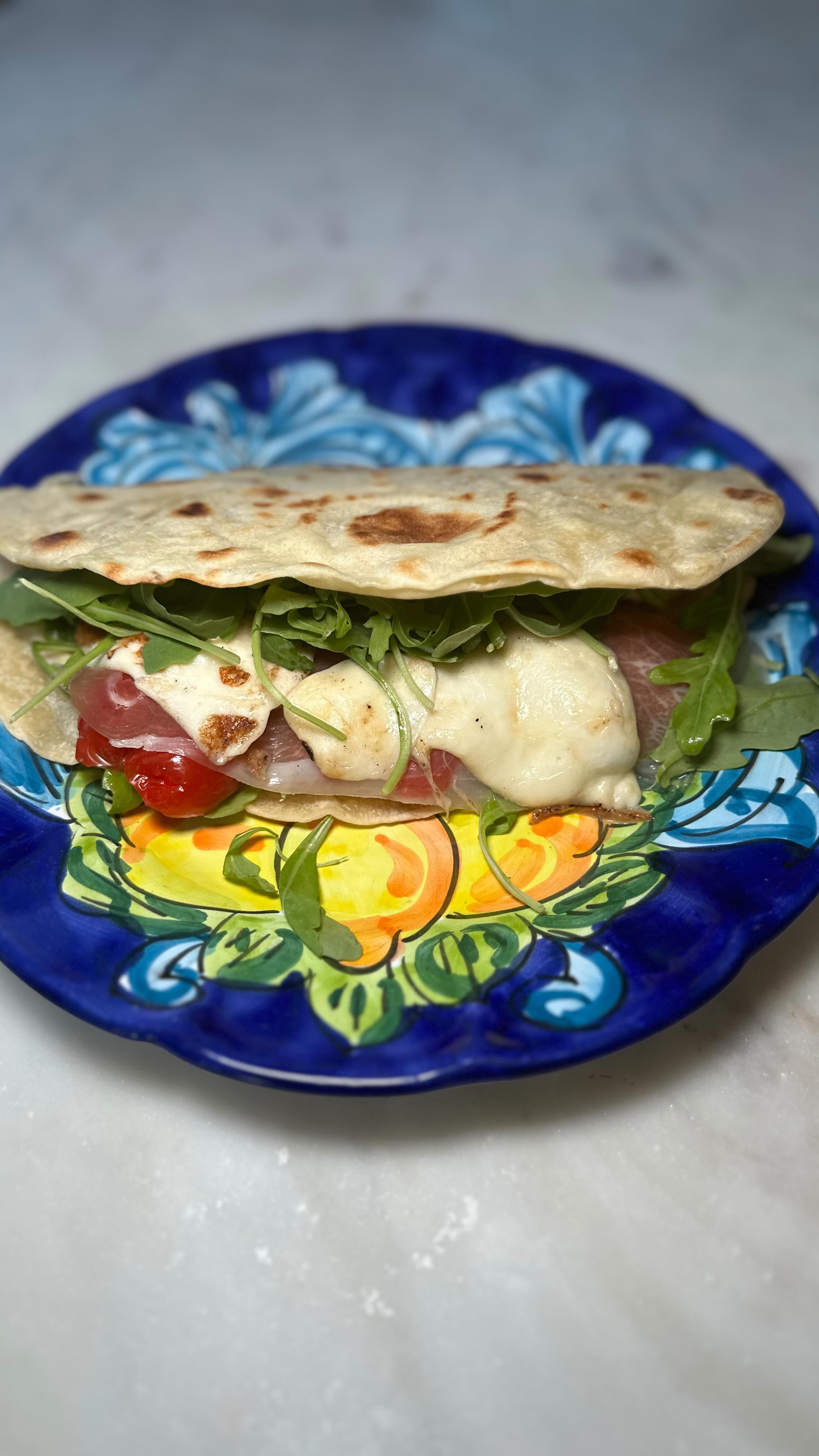 In Italy, we keep it simple: flour, water, olive oil. That’s all you need for a soft, warm, perfect piadina romagnola. The taste of Italy in every bite! 🇮🇹💫 #italianfood #recipelovers #lunchideas
