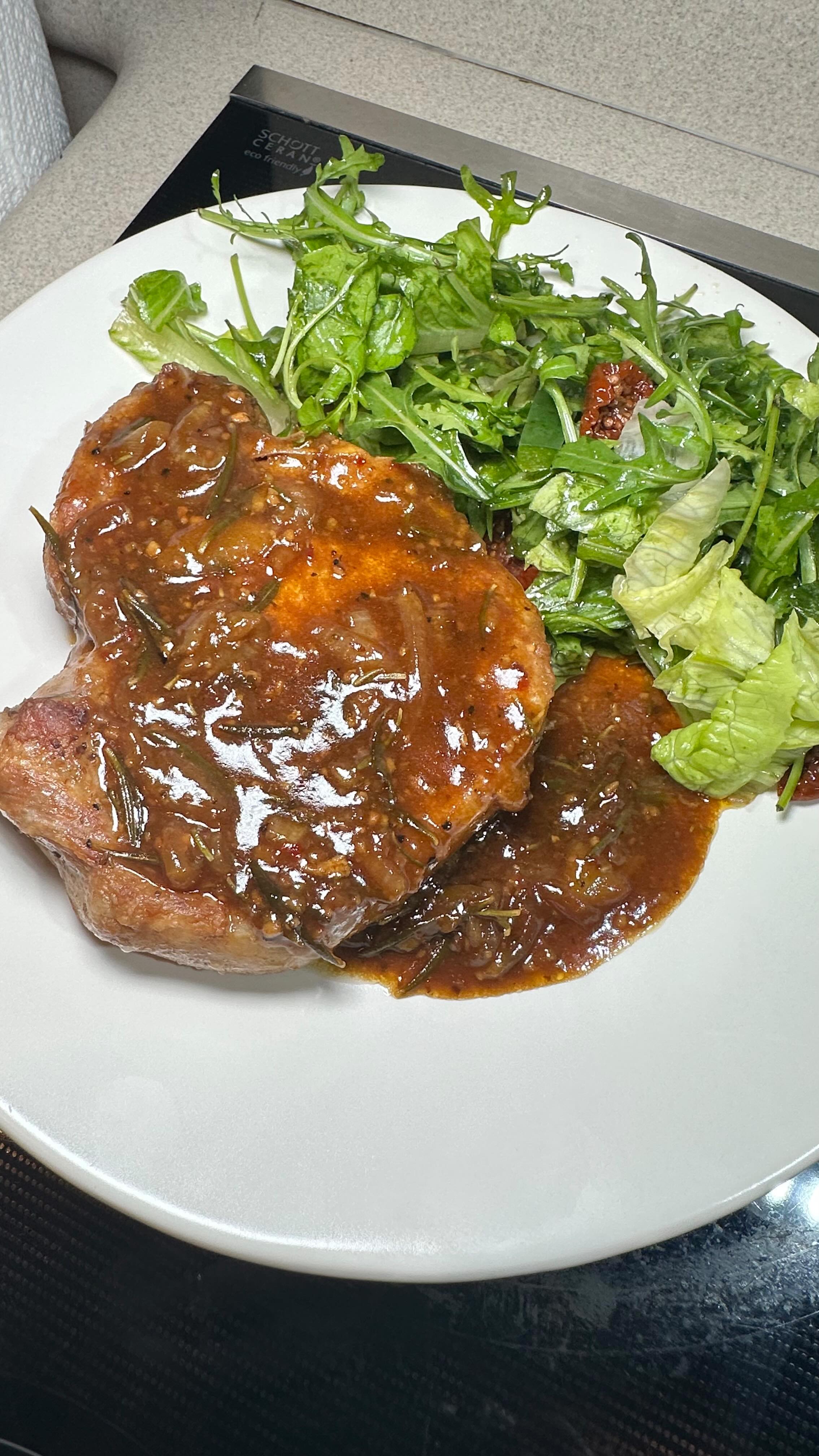 Beer-Braised Pork Chops! tender, juicy, and full of flavor 🍺🥩 #recipelovers #homecookingdaily #mommylife #italianfood #recipeoftheday #foodblogger #dinnerdate #dinneridea