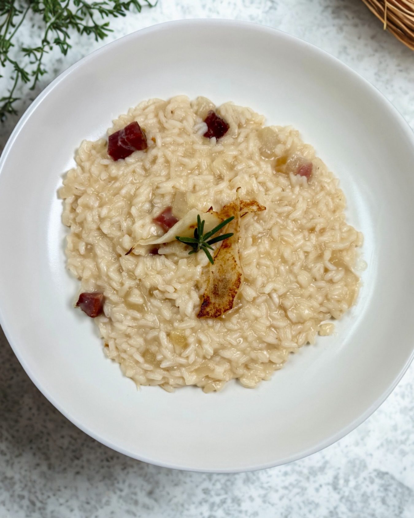 This Pear, Gorgonzola, and Speck Risotto is the perfect balance of creamy, savory, and sweet. Sautéed pears add a delicate caramelized flavor, smoky speck brings richness, and melted Gorgonzola creates a luxurious, velvety finish. A cozy Italian-inspired dish ideal for fall and winter dinners.
❤️link to recipe in comments!